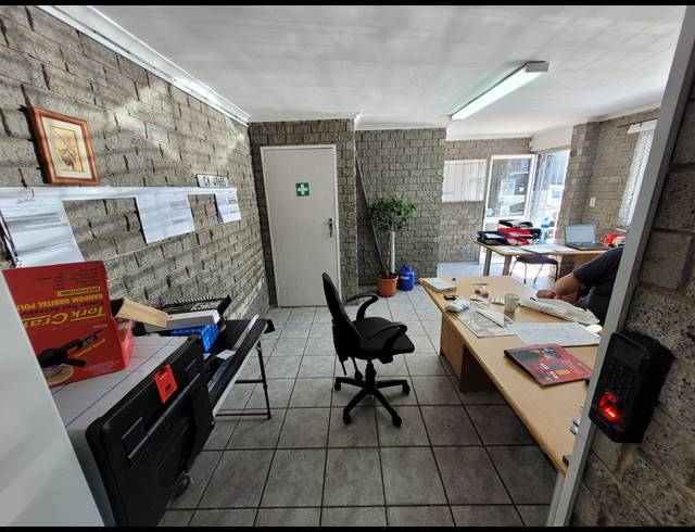 707M² WAREHOUSE TO LET IN OKAVANGO PARK